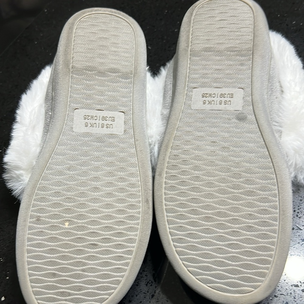 Slippers - Picture 3 of 3